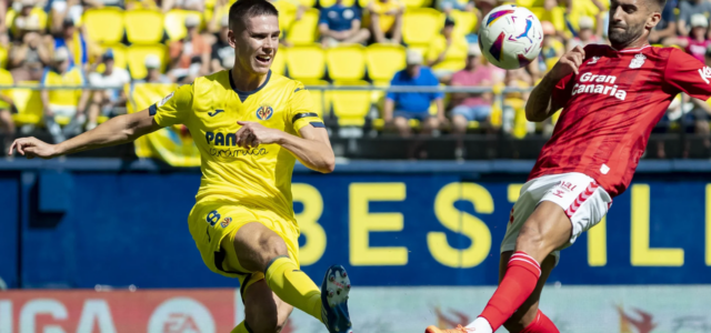 El Villarreal cau derrotat davant Las Palmas i la graderia comença a mostrar la disconformitat amb el joc (1-2)