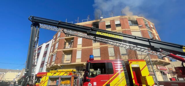 Un incendi crema una habitació d’un habitatge a Vila-real sense causar ferits