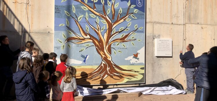 El Molí la Vila inaugura ‘L’arbre de la vida’ donat per Porcelanosa