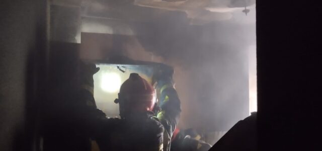 Dos menors atesos per inhalació de fum en un incendi residencial en Vila-real