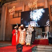Ses Majestats d’Orient porten la il·lusió als menuts de Vila-real en la cavalcada més inclusiva