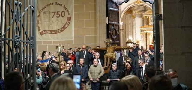 El Crist de l’Hospital torna a la seua capella en l’aniversari de la parròquia Arxiprestal