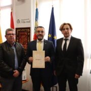 L’alcalde rep la partitura de l’himne del 750é aniversari de la fundació de Vila-real