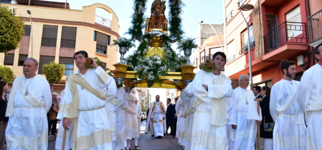 Missa, placa commemorativa i trasllat d’imatges en el 750 aniversari de la parròquia Sant Jaume de Vila-real