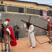 La Confraria de la Puríssima Sang de Vila-real participa en el Via Crucis celebrat a Torrehermosa, poble natal de Sant Pasqual