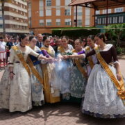 Vila-real es desperta amb gasolina, banyadors i bous en una festa per a tots els gustos