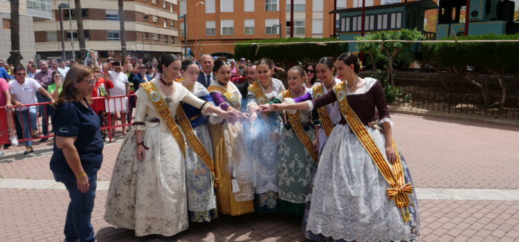 Vila-real es desperta amb gasolina, banyadors i bous en una festa per a tots els gustos