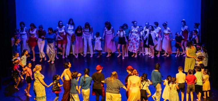 L’Escola Municipal de Dansa emociona i ompli l’Auditori en la seua mostra final de curs