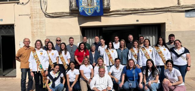 Inaugurada l’exposició ‘Una visita històrica’ amb presència institucional i festiva