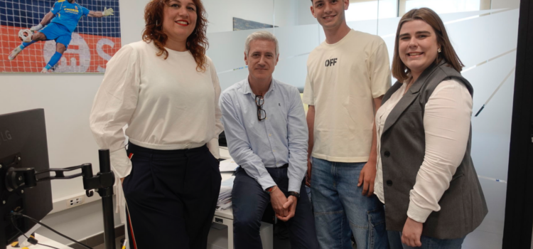 Teo Bou combina el futbol d’elit amb les oficines del Villarreal CF