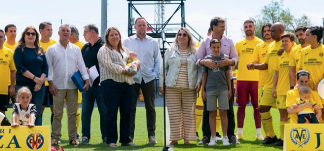 Emotiu homenatge a José Manuel Llaneza al Mini Estadi amb caràcter solidari