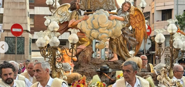 La Congregació de les Purissimeres honra Sant Pasqual amb l’emotiva participació en la processó