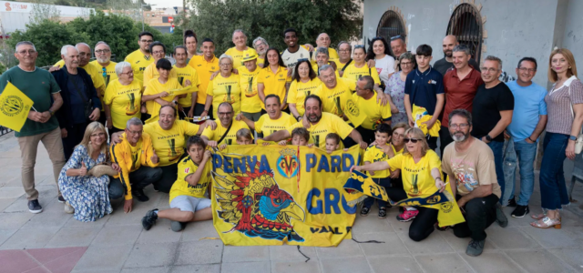 El Villarreal CF visita la penya Pardals Grocs de la Vall d’Uixó