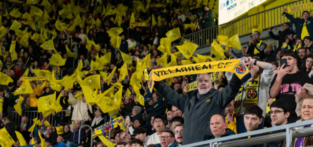 Un quart de segle de groguetisme: el Villarreal reconeix la fidelitat dels seus abonats més veterans