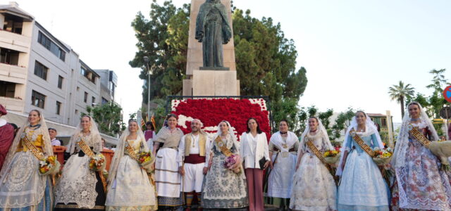 La passió per Sant Pasqual ompli els carrers de Vila-real de llum i tradició