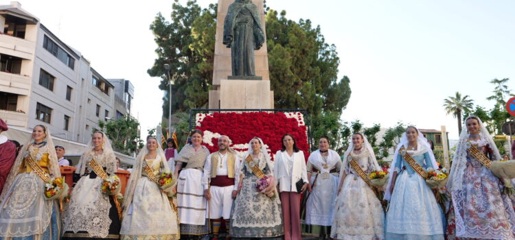 La passió per Sant Pasqual ompli els carrers de Vila-real de llum i tradició