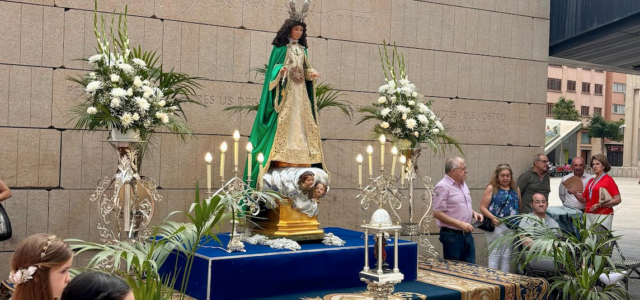 Les Puríssimeres participen en la processó del Corpus Christi amb un altar dedicat a la Mare de Déu de l’Esperança