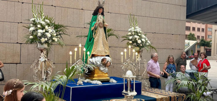 Les Puríssimeres participen en la processó del Corpus Christi amb un altar dedicat a la Mare de Déu de l’Esperança