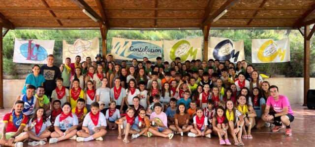 El regidor de Joventut visita el campament de la Consolació a Alborache