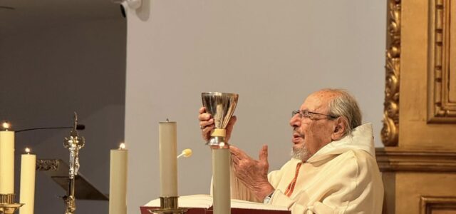 Seixanta anys de fe i servei: homenatge al Pare Vicente Vicent