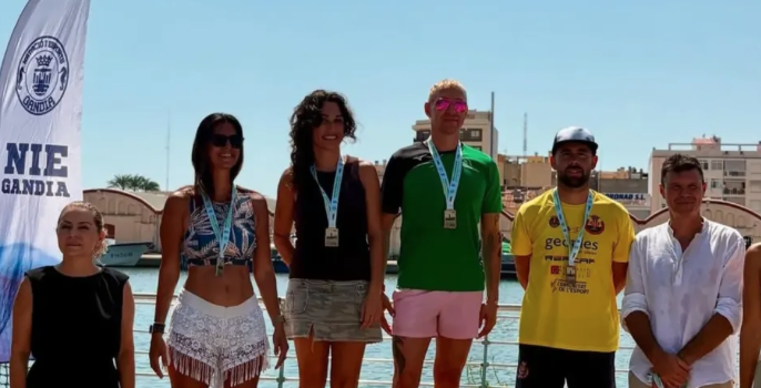 El nadador Manu García brilla a Gandia amb un doble repte superat