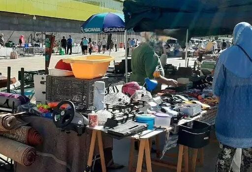 La Policia Local intervé en el mercat d’antiguitats per irregularitats administratives