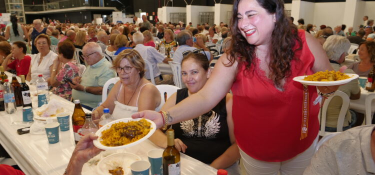 Èxit en la Festa de la Tercera Edat amb una paella monumental