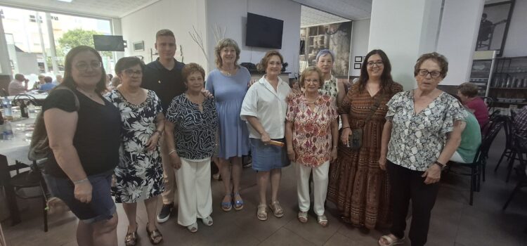 Més d’un centenar de persones participen en el dinar de l’Associació de Pensionistes El Prado