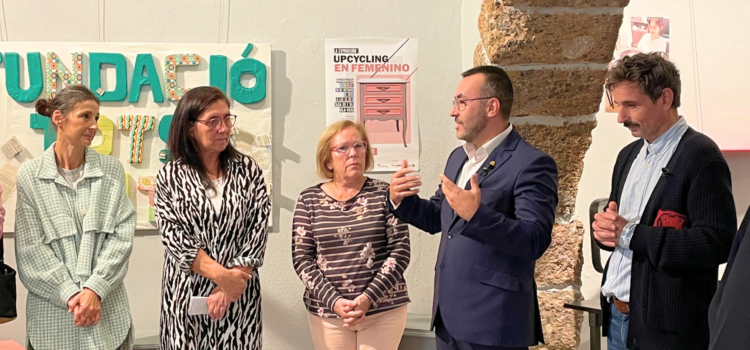 Queda inaugurada en Vila-real l’exposició ‘Upcycling en femení: activa la teua ocupabilitat’
