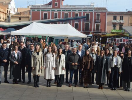 La corporació municipal mostra el seu suport als participants a la Fira de Santa Caterina