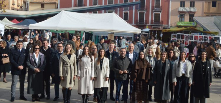 La corporació municipal mostra el seu suport als participants a la Fira de Santa Caterina
