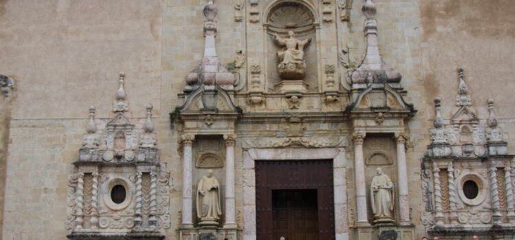 Vila-real i Vilanova i la Geltrú ratifiquen l’agermanament al Monestir de Poblet