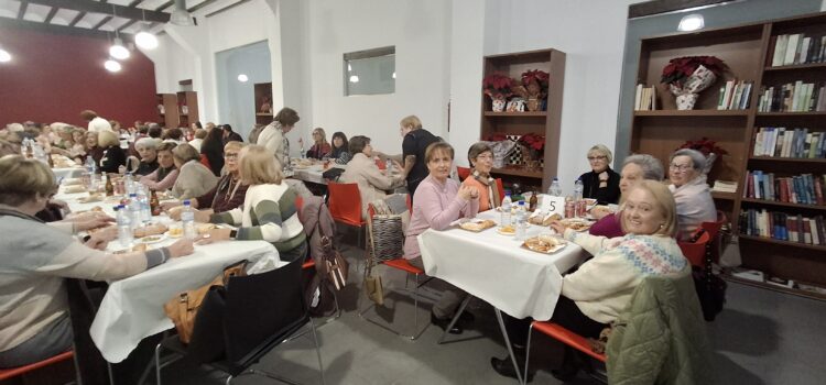 L’Associació d’Ames de Casa de Vila-real celebra el tradicional berenar de Nadal