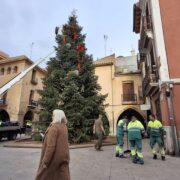 La màgia de Nadal arriba a Vila-real amb un arbre gegant de 12 metres