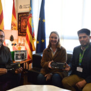 Un torró accessible i solidari arriba a Vila-real per ajudar xiquets amb sordceguesa