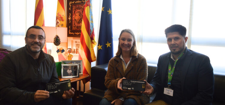 Un torró accessible i solidari arriba a Vila-real per ajudar xiquets amb sordceguesa