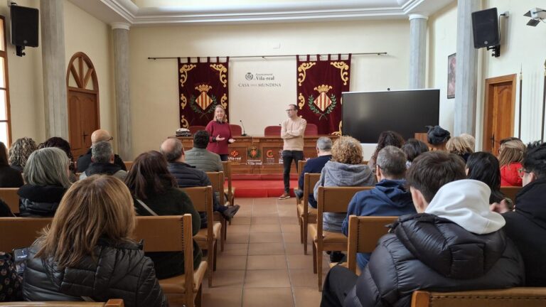 Vila-real informa sobre la nova taxa de residus: Comerços i hostalers resolen dubtes