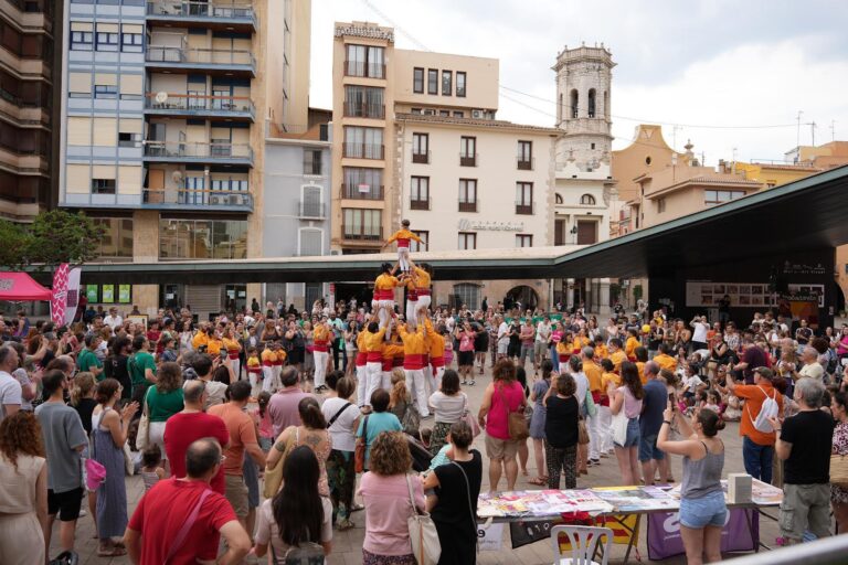 Èxit de participació a la Festa pel Valencià celebrada ahir a la plaça Major