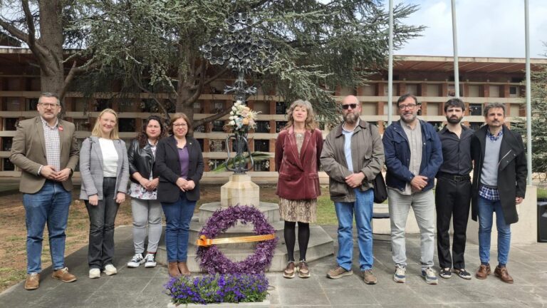 Vila-real ret homenatge a les víctimes del franquisme en el Dia de la Segona República