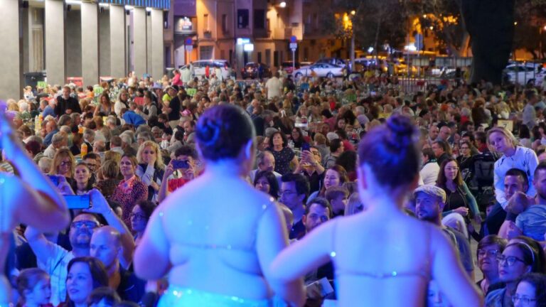 Èxit de participació al XXII Macrosopar de pa i porta amb més de 2.000 veïns i veïnes