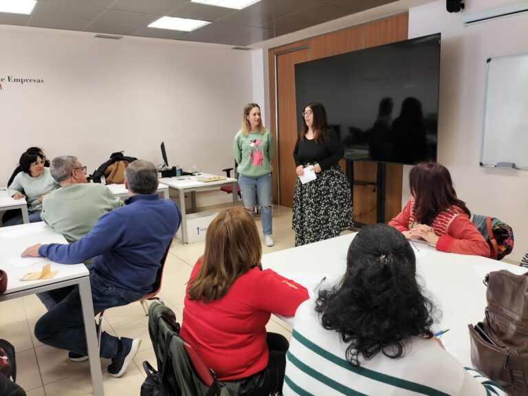 Vila-real impulsa la formació per a l’ocupació amb un curs de monitor de menjador escola