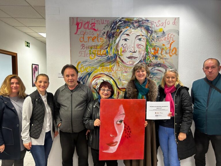 La Fundació Manantial i ‘Mujeres en la Vila’ visiten la casa de la Dona