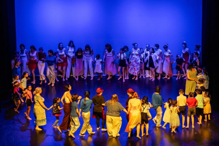 L’Escola Municipal de Dansa emociona i ompli l’Auditori en la seua mostra final de curs