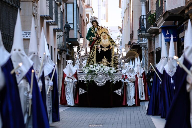 La Setmana Santa de Vila-real suma emoció i tradició en una nova jornada de devoció popular