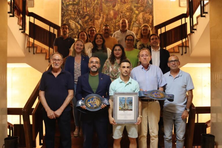 Vila-real rep el campió europeu de boxa Jairo Noriega amb una recepció institucional