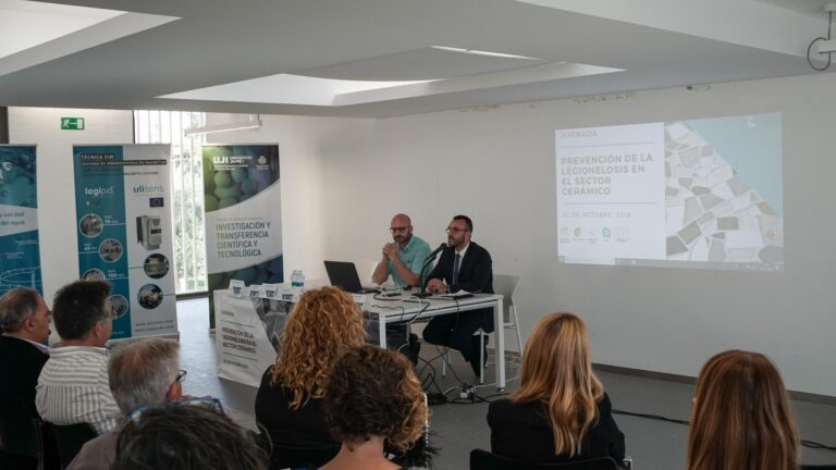 La prevenció de la legionel·losi, a debat en la BUC de mà de la Cátedra Ceràmica Ciutat de Vila-real