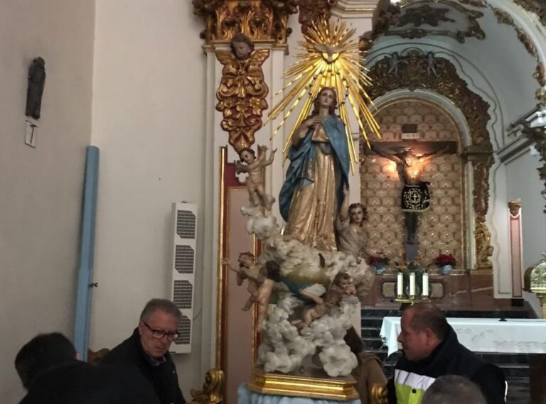 La Puríssima del Poble és traslladada a la capella del Crist de l'Hospital