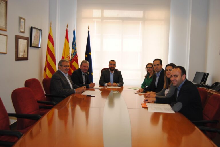 La Junta de Portaveus mostra el seu suport als acomiadats de la firma Esmalgass