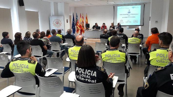 La Policia Local es forma per a atendre a persones amb diabetis en la via pública 