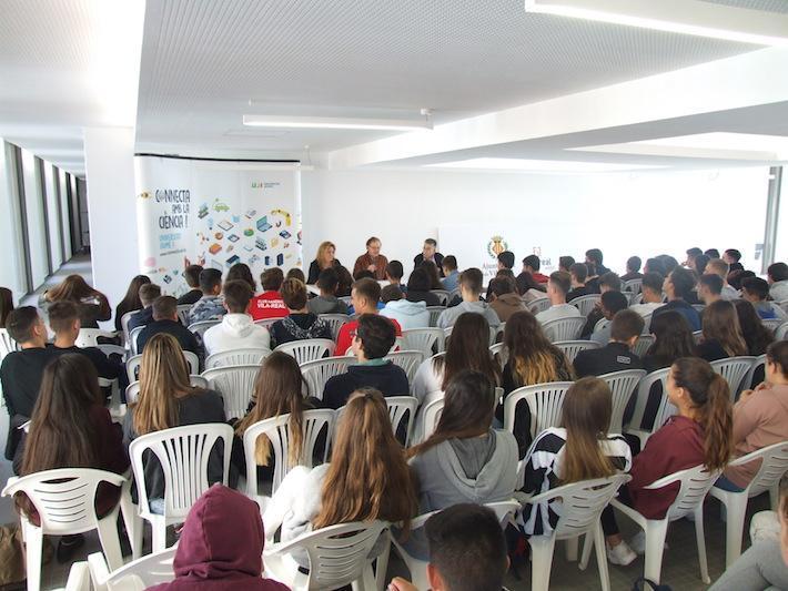 Alumnat de 4t d'ESO participa en les jornades científiques 'Connecta amb la ciència' a la BUC